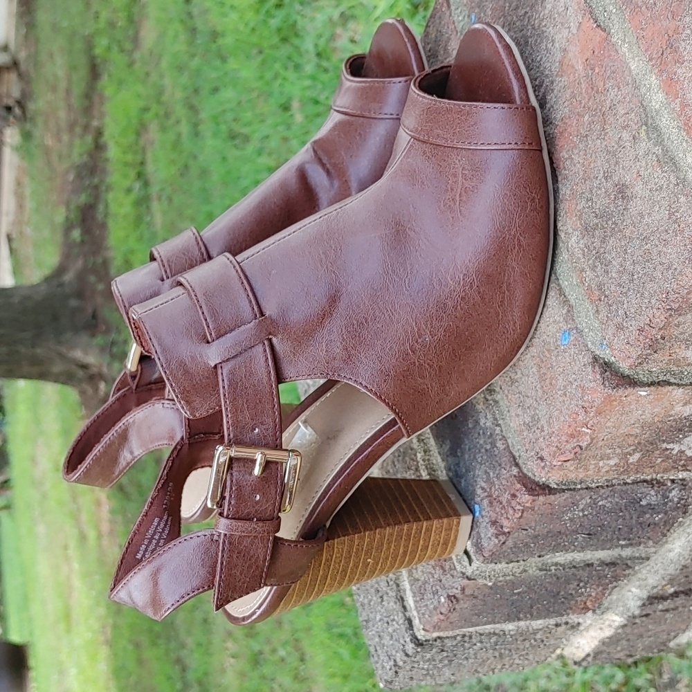 Fioni Sling Back Peep Toe Size 8.5